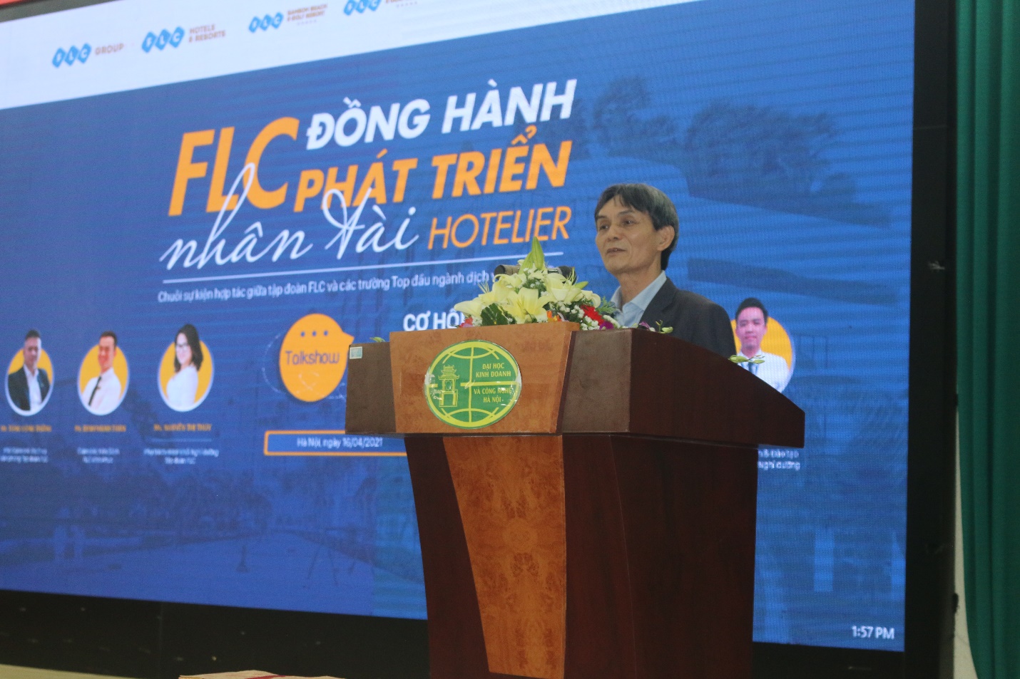 TS. Ngô Xuân Bình, Chủ nhiệm Khoa Du lịch phát biểu tại buổi Hội thảo